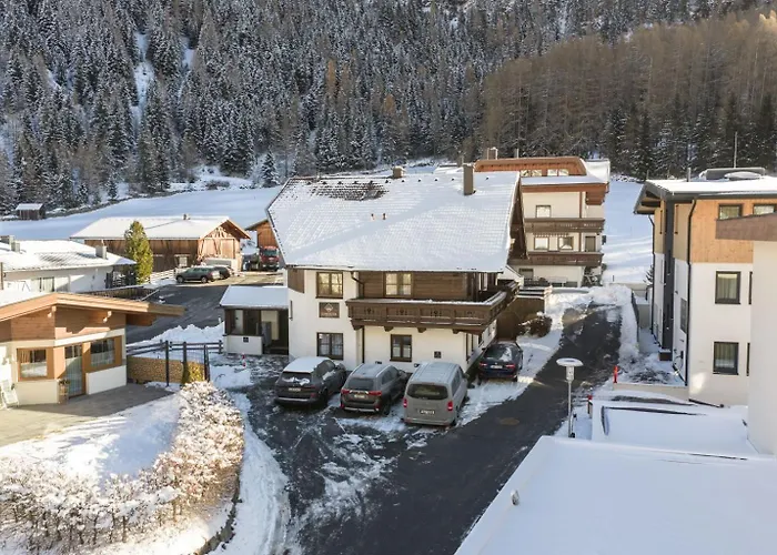 Sonnenstein Soelden, Close To Lift & Centre